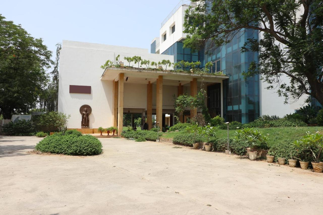 Oyo 2944 Urusvati Art And Habitat Centre Hotel Badshahpur Exterior photo